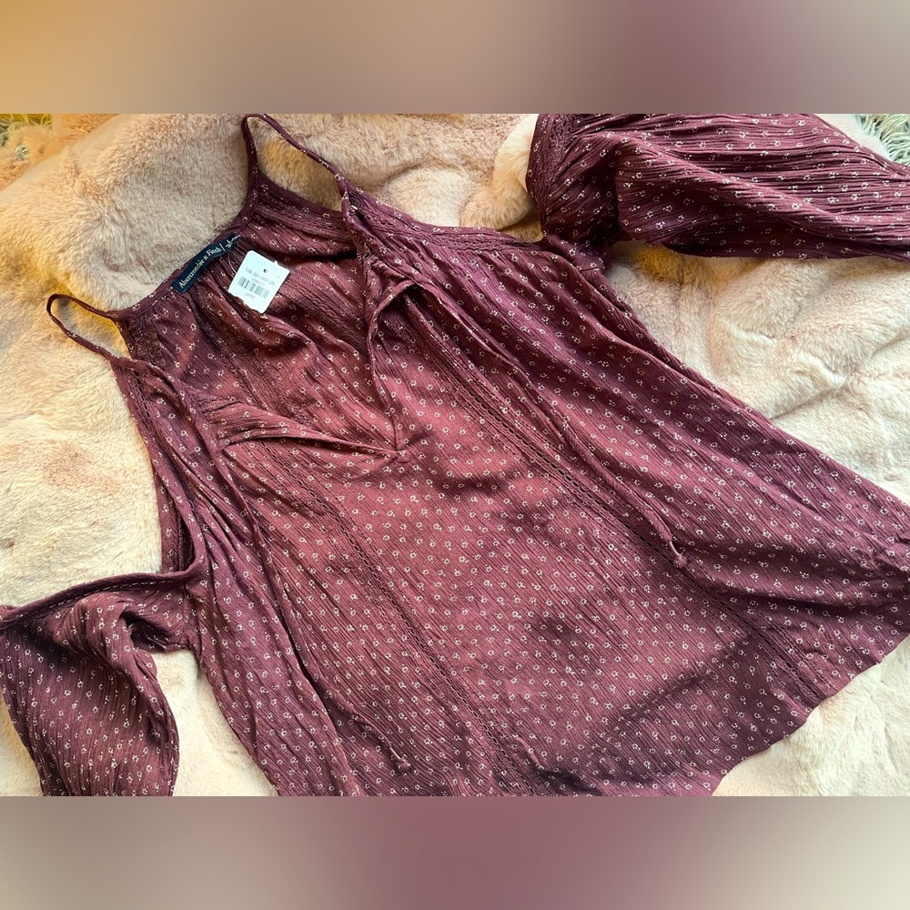 NWT Abercrombie Off the Shoulder Plum w/Floral Detail Blouse, Front Tie, L